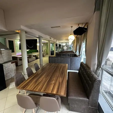 Danita & Diva Restaurant Bbq&pool Bar Lägenhet Varna