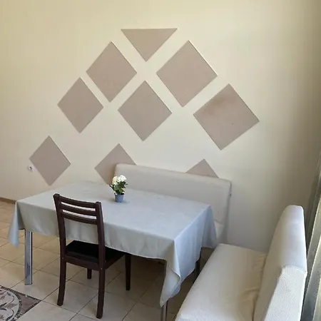 アパート Danita & Diva Restaurant Bbq&pool Bar ヴァルナ