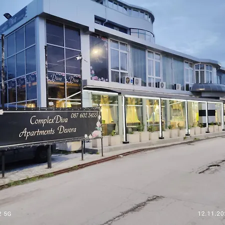 Danita & Diva Restaurant Bbq&pool Bar アパート